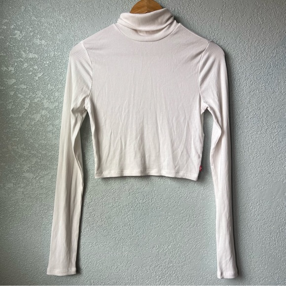 Levi’s Plain White Ribbed Layering Turtleneck Crop Top – Size S - Picture 1 of 6